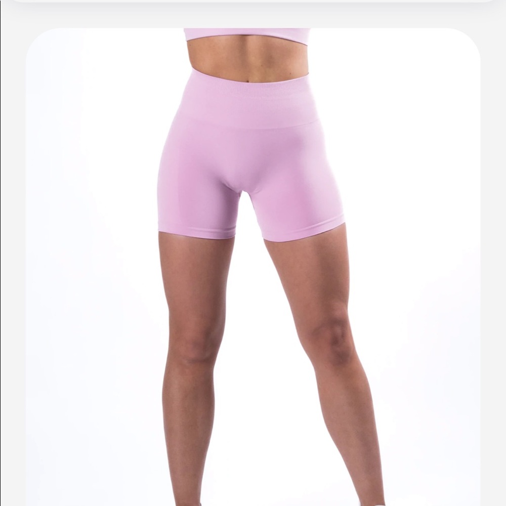 Alphalete amplify shorts (bloom)